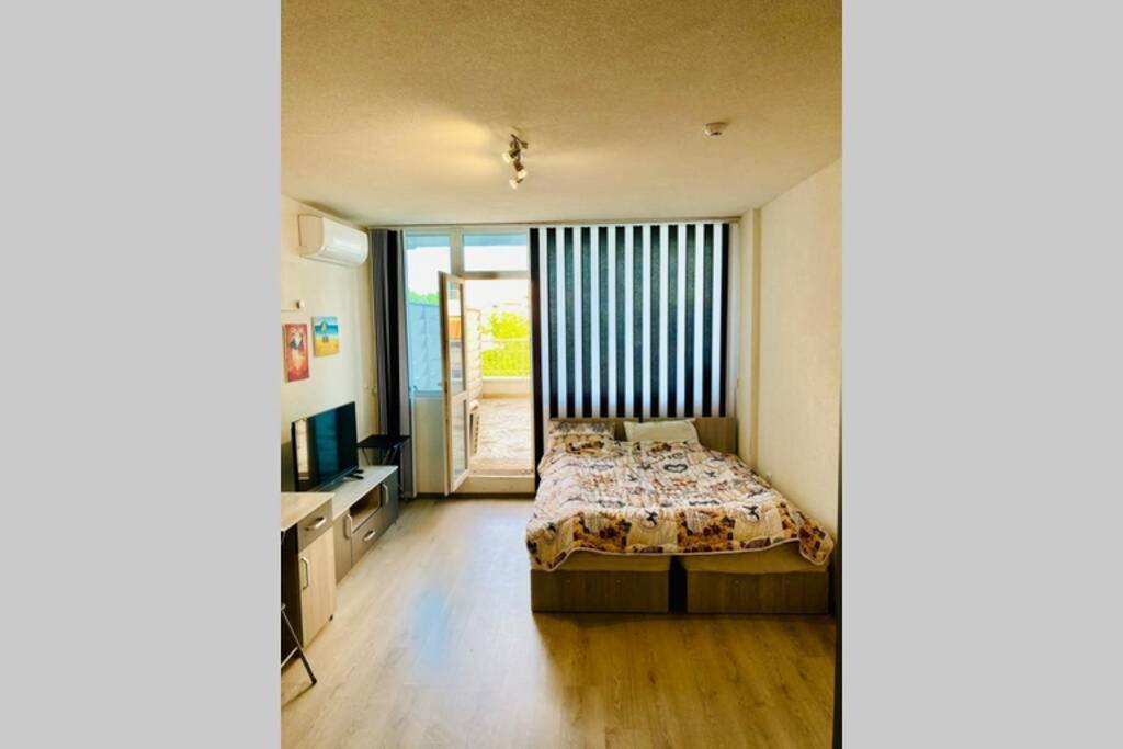 Large Studio In Studentski Grad With Huge Terrace Daire Sofya Dış mekan fotoğraf