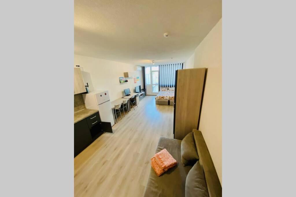 Large Studio In Studentski Grad With Huge Terrace Daire Sofya Dış mekan fotoğraf